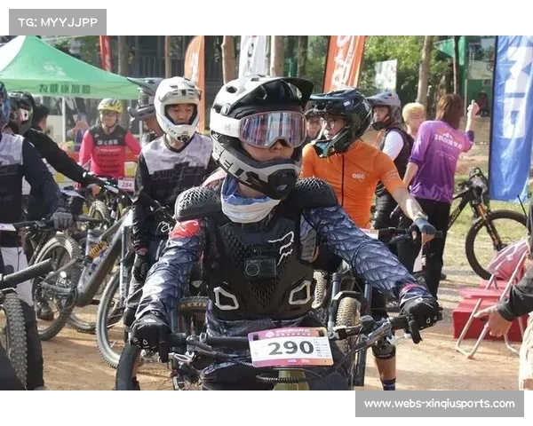 华南赛NOVATEC耐力越野赛江胜山0.7秒险胜,与Simon Chapelet展开激烈角逐