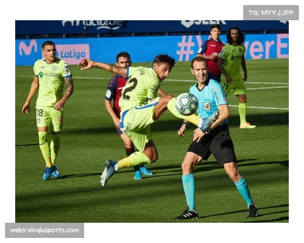 从失误到绝杀:回顾赫塔菲对阵比利亚雷亚尔比赛中决定胜负的两次任意球 从失误到绝杀:回顾赫塔菲对阵比利亚雷亚尔比赛中决定胜负的两次任意球